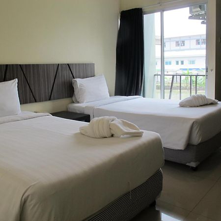 The Airy Residence Bangkok Bagian luar foto
