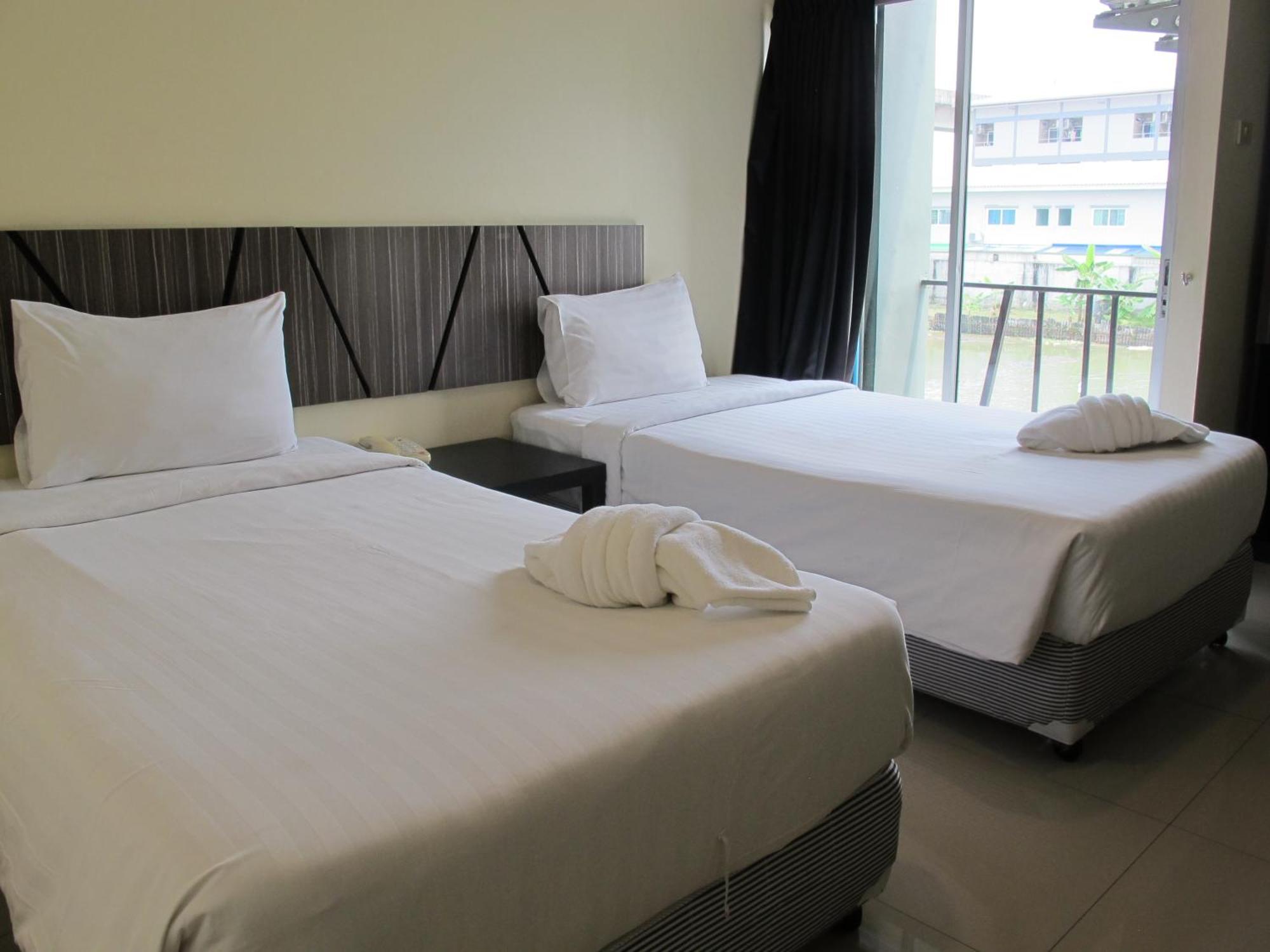 The Airy Residence Bangkok Bagian luar foto