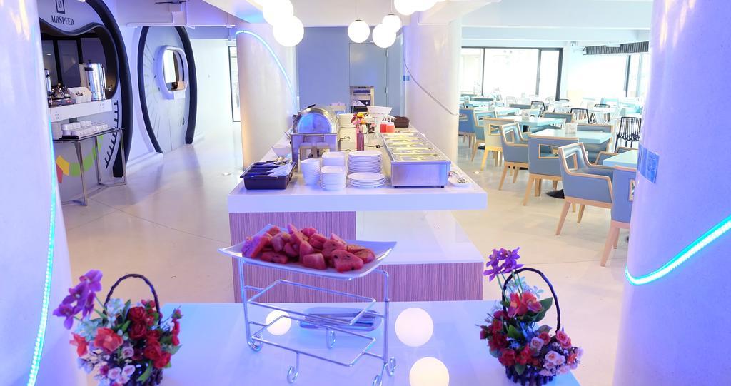 The Airy Residence Bangkok Bagian luar foto