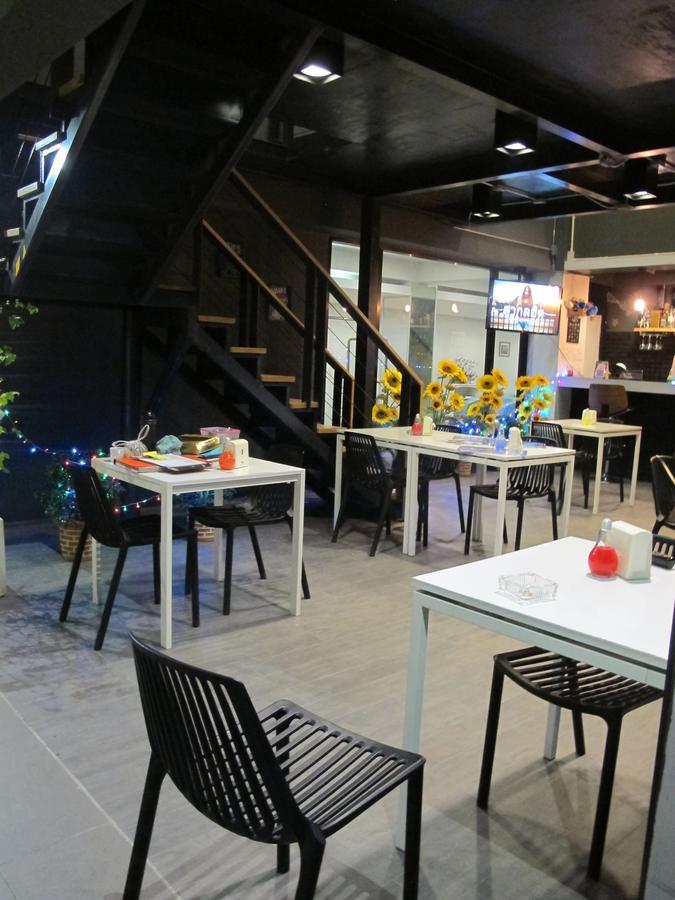 The Airy Residence Bangkok Bagian luar foto